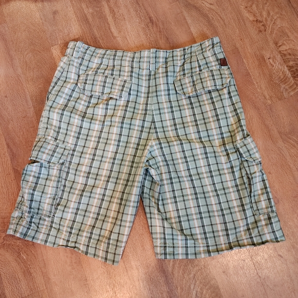 IZOD Men's Green Plaid Cargo Shorts  Back Leather IZOD Patch Size 34 - Picture 5 of 7